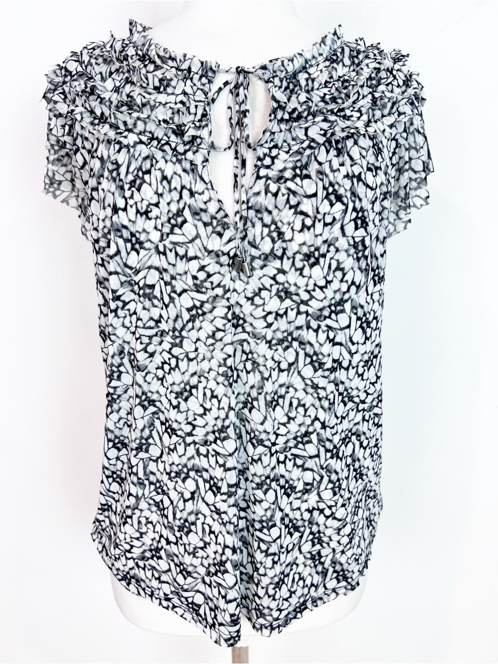 ELIE ELIE TAHARI BLACK WHITE PATTERN SHORT FLUTTER SLEEVE SHIRT BLOUSE SZ LARGE